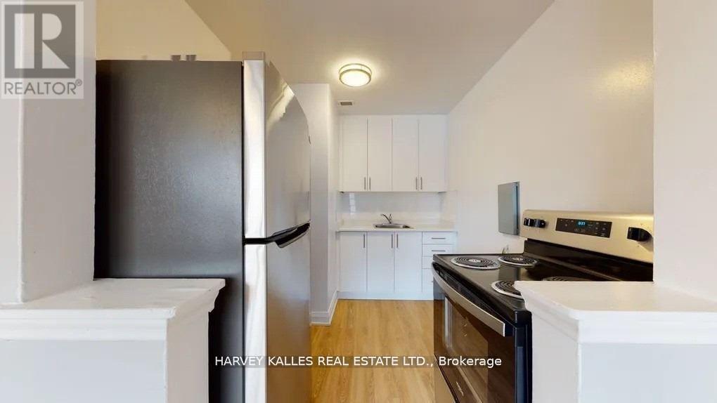 203 - 31 Clearview Heights, Toronto, Ontario  M6M 2A2 - Photo 6 - W13480336