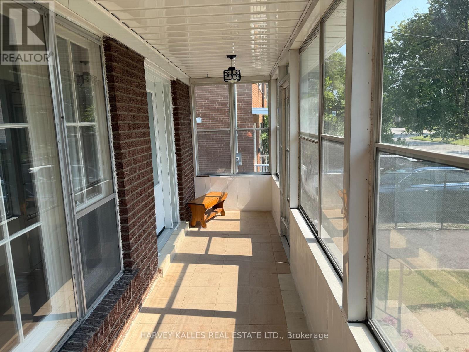 205 Vauxhall Drive, Toronto, Ontario M1P 1R6 - Photo 3 - E13483684