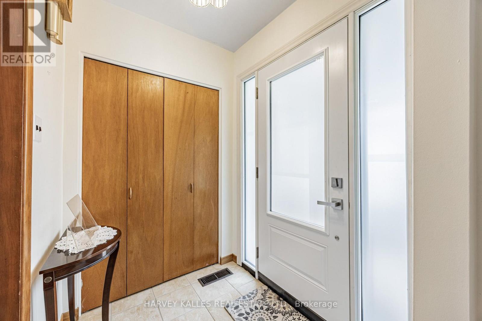 205 Vauxhall Drive, Toronto, Ontario M1P 1R6 - Photo 4 - E13483684