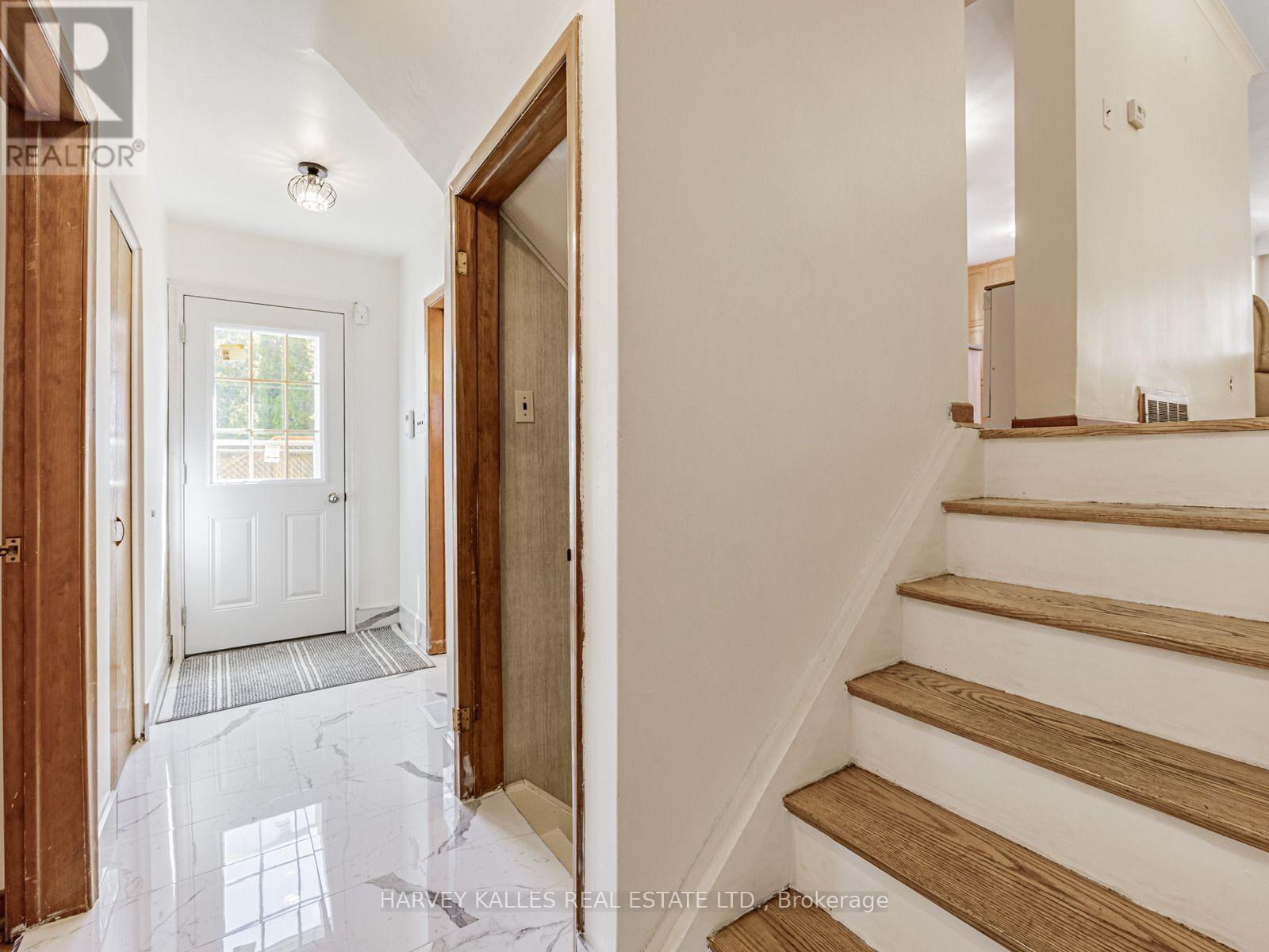 205 Vauxhall Drive, Toronto, Ontario M1P 1R6 - Photo 5 - E13483684