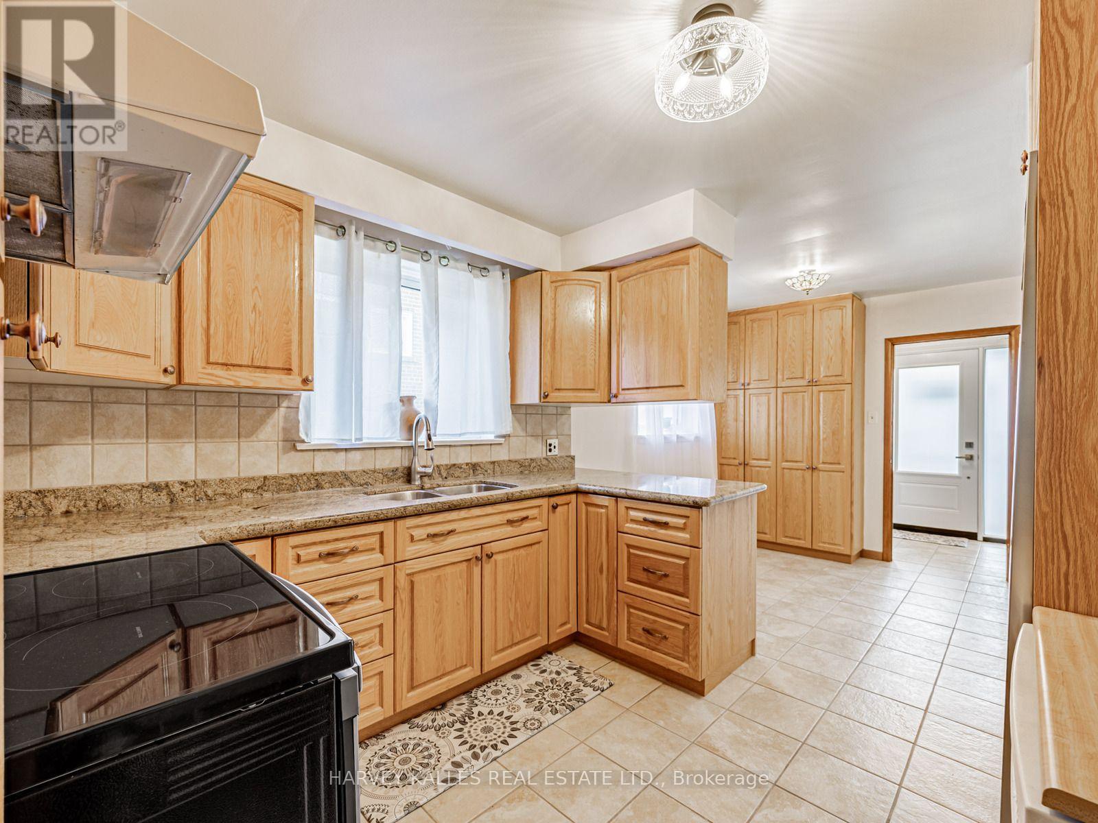 205 Vauxhall Drive, Toronto, Ontario M1P 1R6 - Photo 7 - E13483684