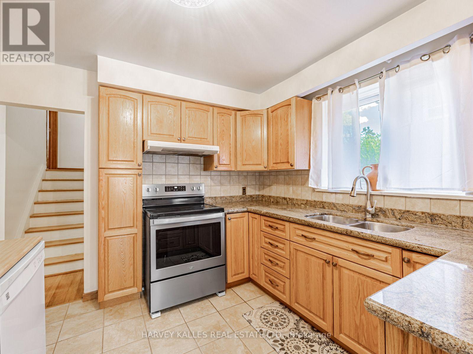 205 Vauxhall Drive, Toronto, Ontario M1P 1R6 - Photo 8 - E13483684