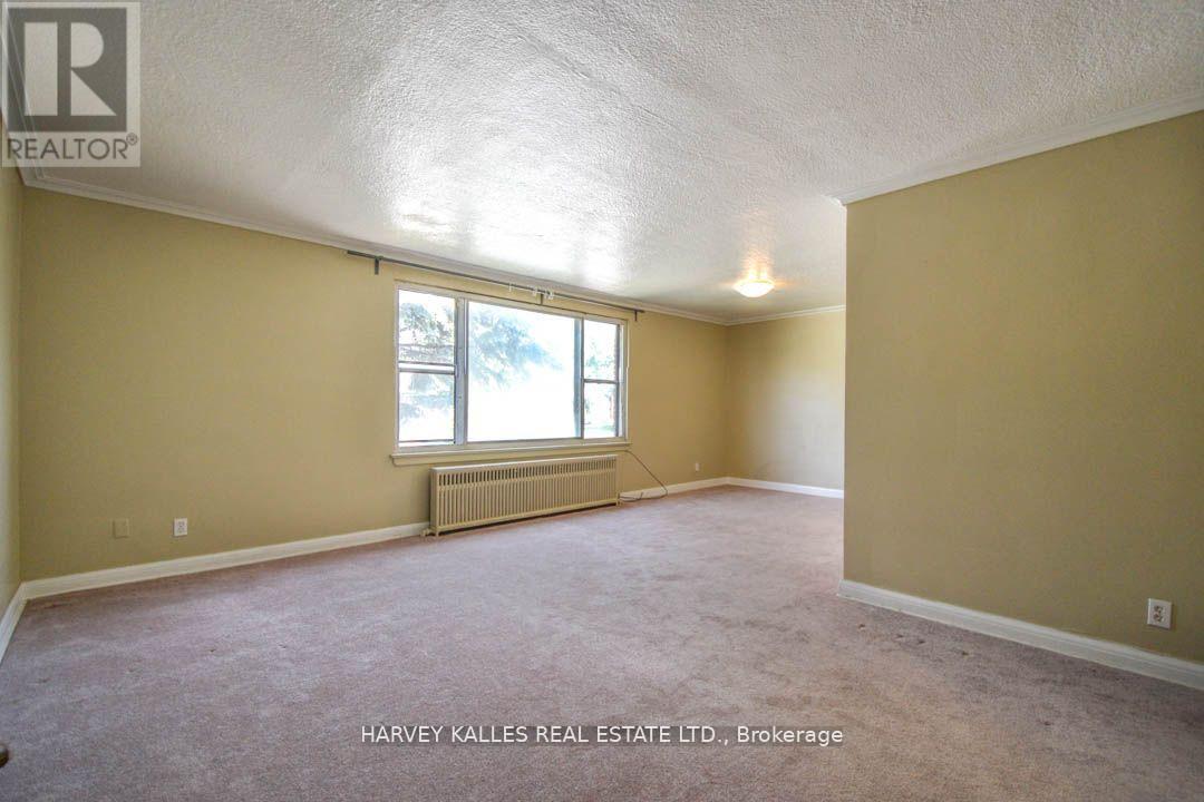 90 Trethewey Drive, Toronto, Ontario  M6M 4B4 - Photo 4 - W13483810