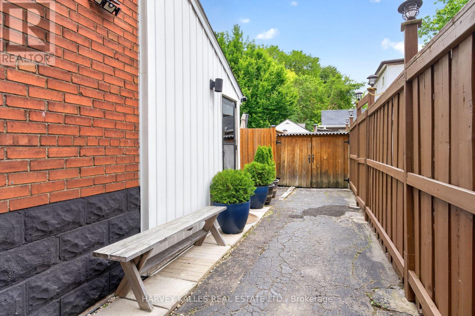 117 Dawes Road, Toronto, Ontario M4C 5B8 - Photo 35 - E13496548
