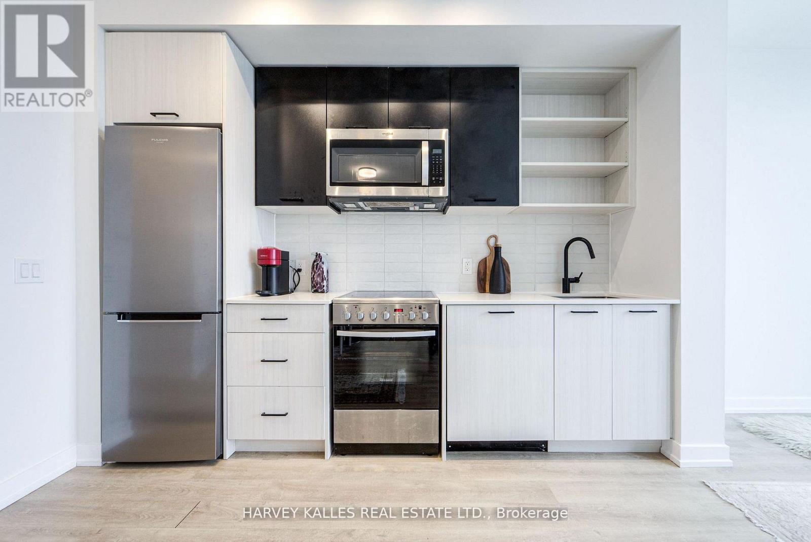 1001 - 2300 St Clair Avenue W, Toronto, Ontario  M6P 0B3 - Photo 10 - W13498810