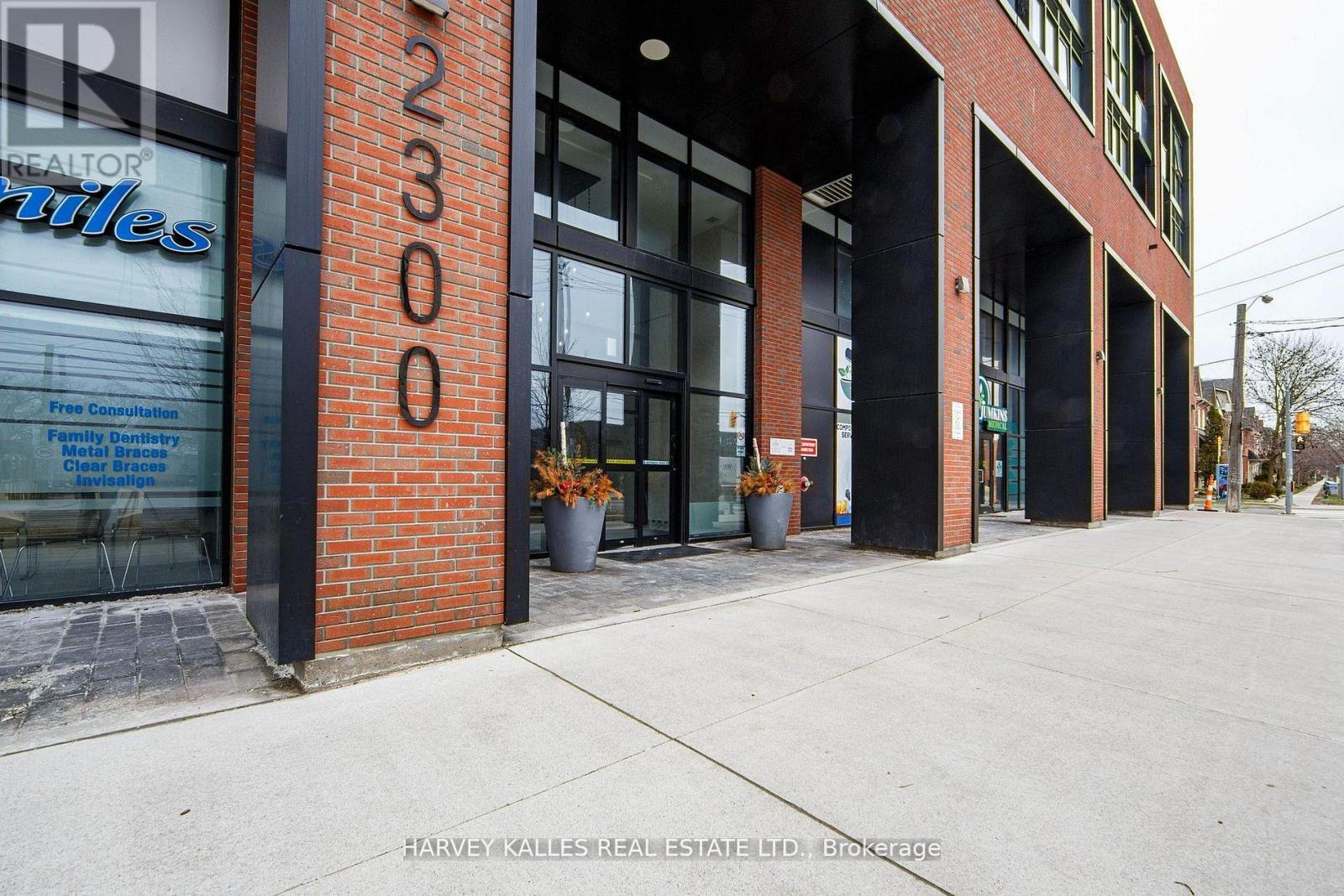1001 - 2300 St Clair Avenue W, Toronto, Ontario  M6P 0B3 - Photo 26 - W13498810