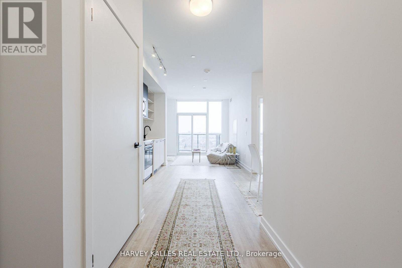 1001 - 2300 St Clair Avenue W, Toronto, Ontario  M6P 0B3 - Photo 3 - W13498810