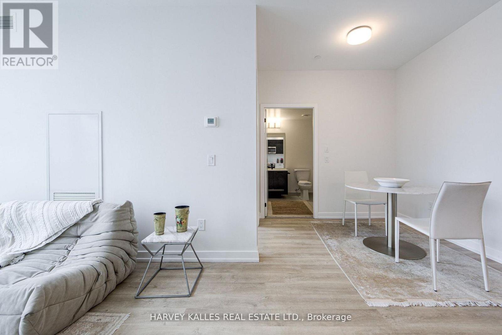 1001 - 2300 St Clair Avenue W, Toronto, Ontario  M6P 0B3 - Photo 8 - W13498810