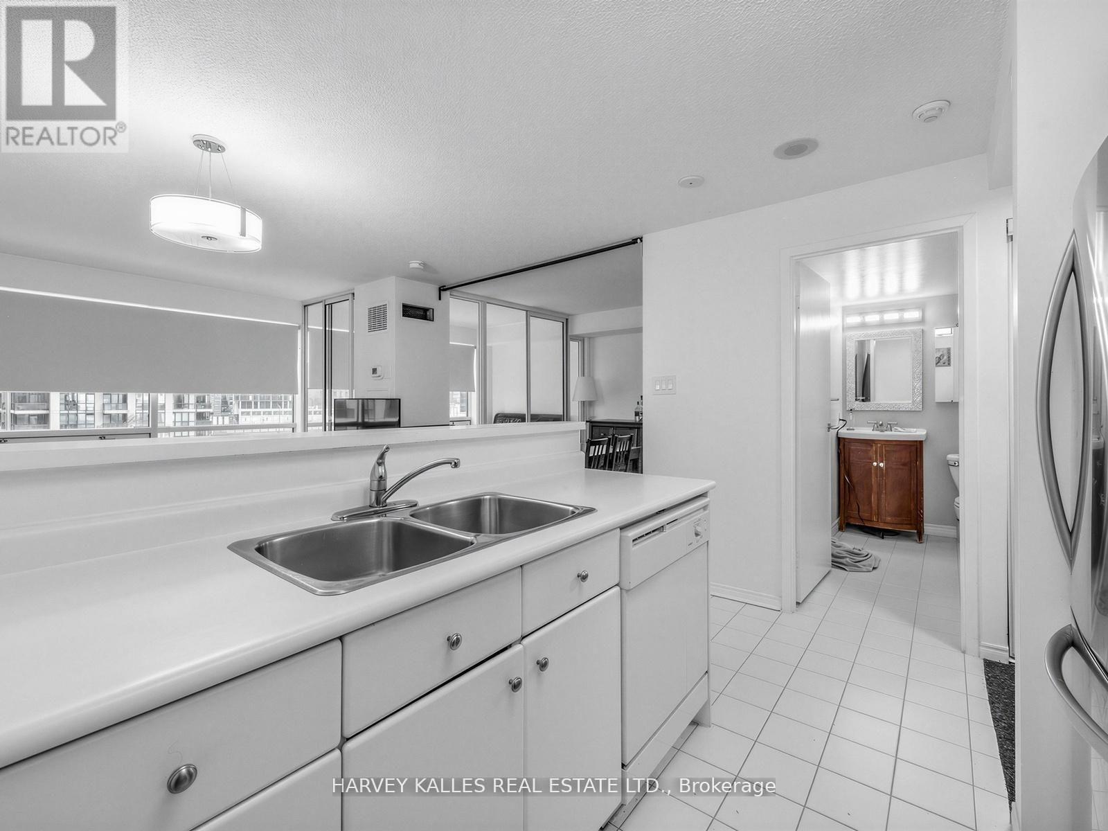 705 - 10 Yonge Street, Toronto, Ontario M5J 1R4 - Photo 25 - C13499794