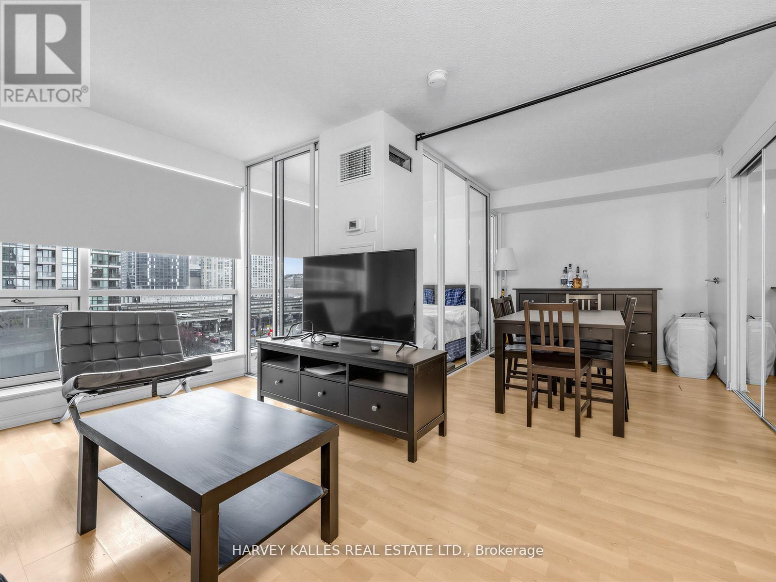 705 - 10 Yonge Street, Toronto, Ontario M5J 1R4 - Photo 3 - C13499794