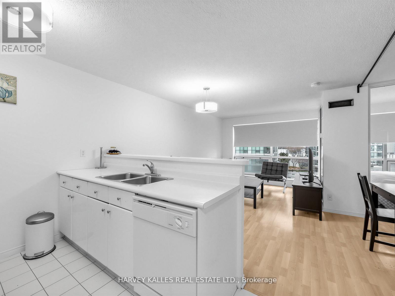 705 - 10 Yonge Street, Toronto, Ontario M5J 1R4 - Photo 7 - C13499794