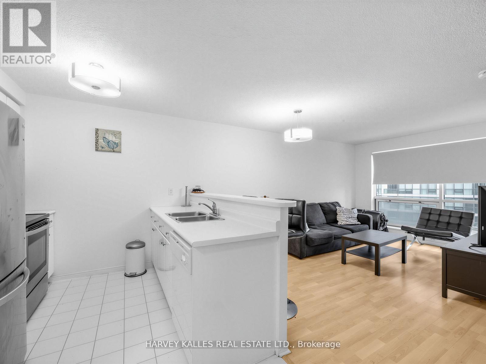 705 - 10 Yonge Street, Toronto, Ontario M5J 1R4 - Photo 8 - C13499794