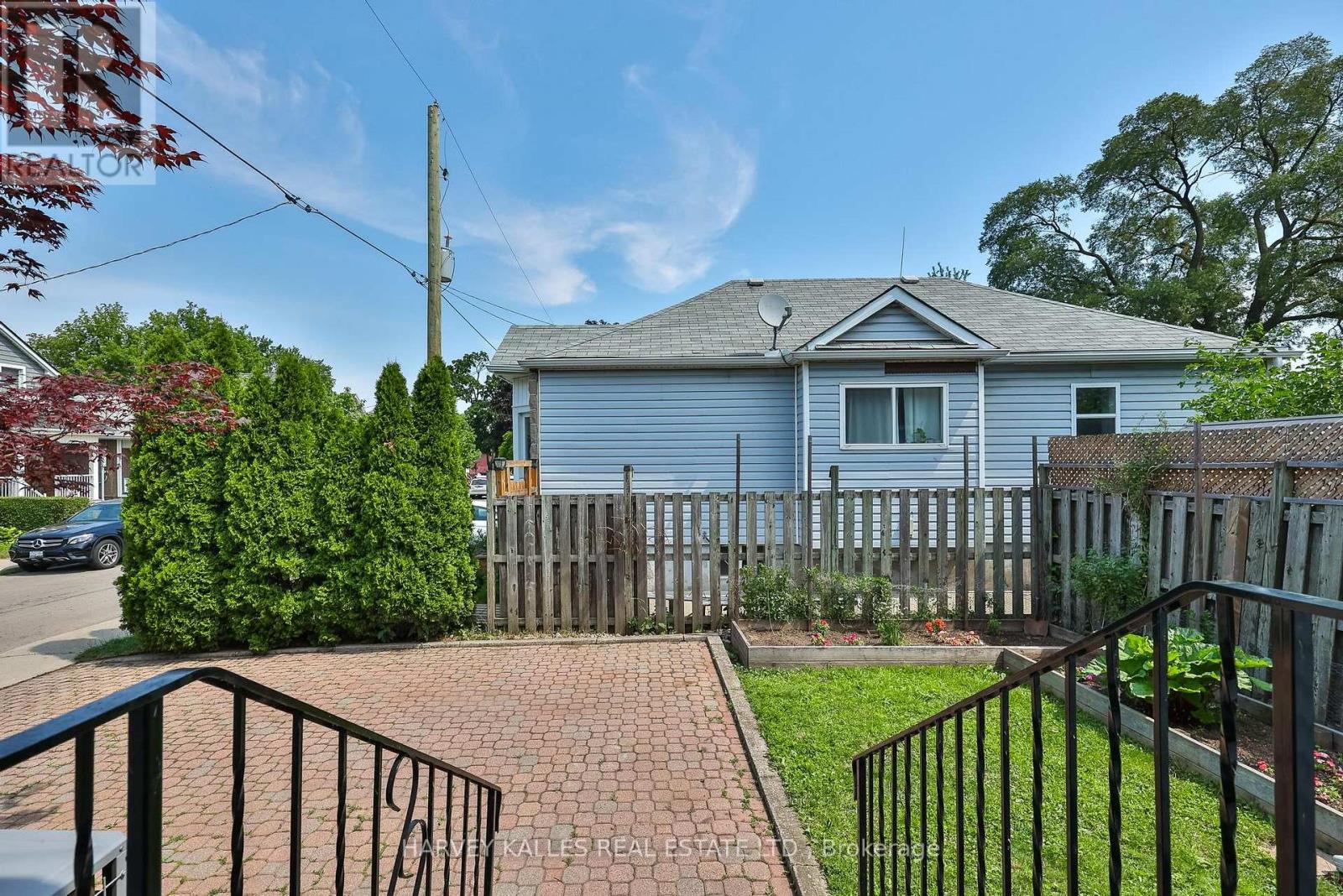 487 Dunsmure Road, Hamilton, Ontario L8H 1G8 - Photo 6 - X13509322