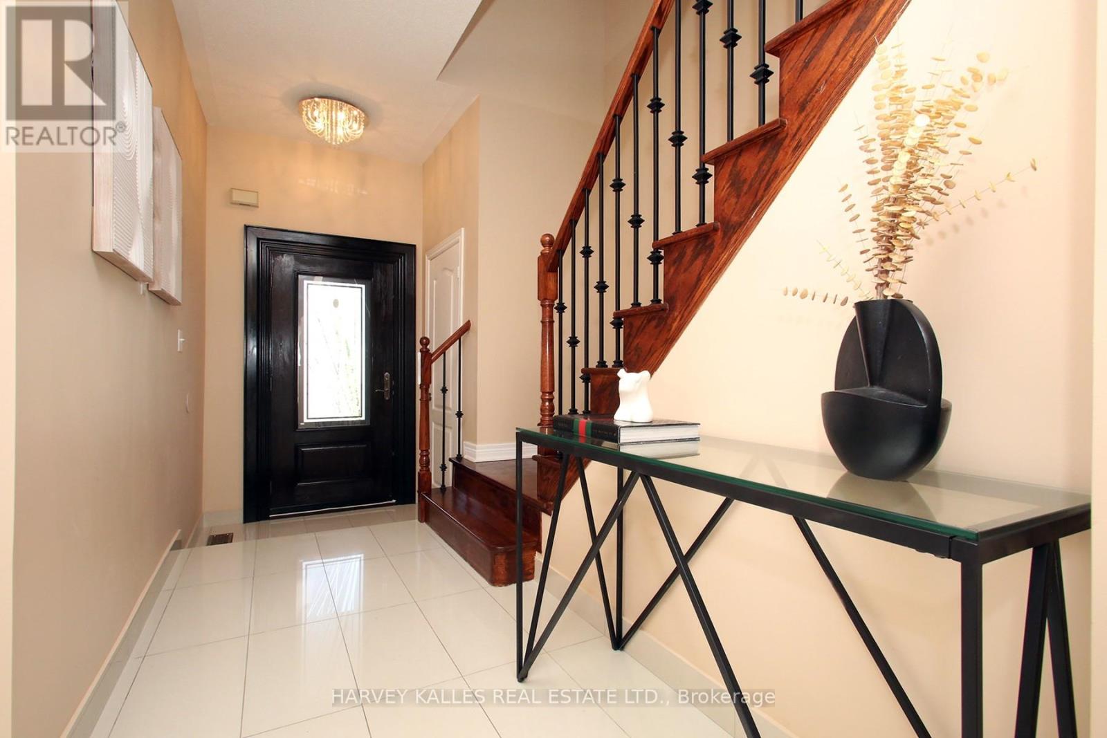 71 Mcnally Way, Aurora, Ontario L4G 7V2 - Photo 12 - N13511226