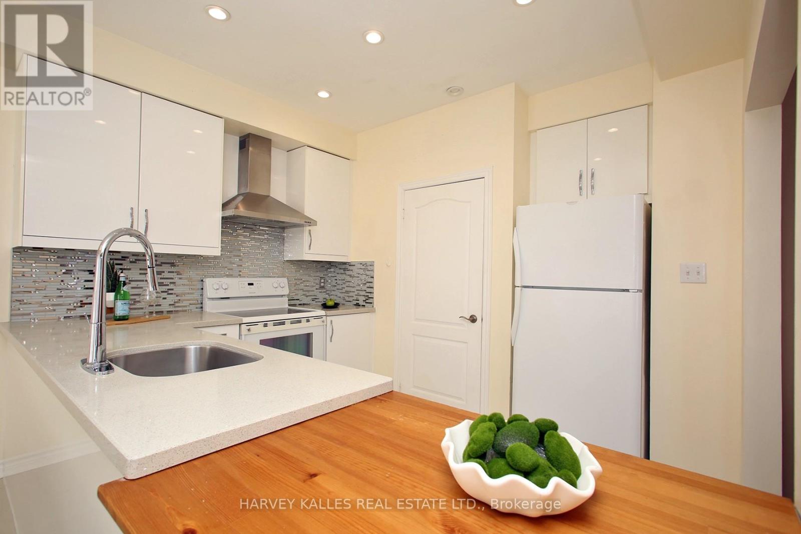 71 Mcnally Way, Aurora, Ontario L4G 7V2 - Photo 8 - N13511226