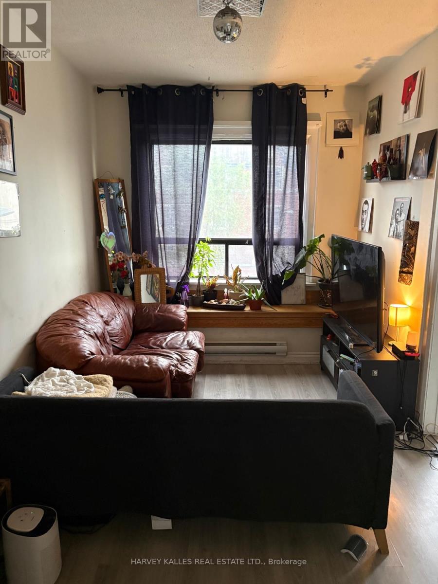 301 - 930 St Clair Avenue W, Toronto, Ontario M6C 1C8 - Photo 2 - C13514770