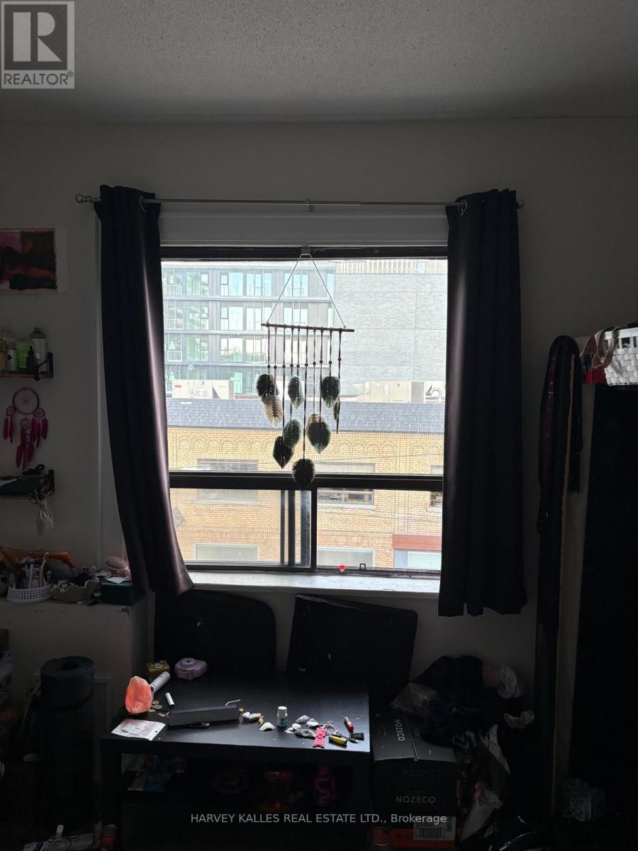 301 - 930 St Clair Avenue W, Toronto, Ontario M6C 1C8 - Photo 3 - C13514770