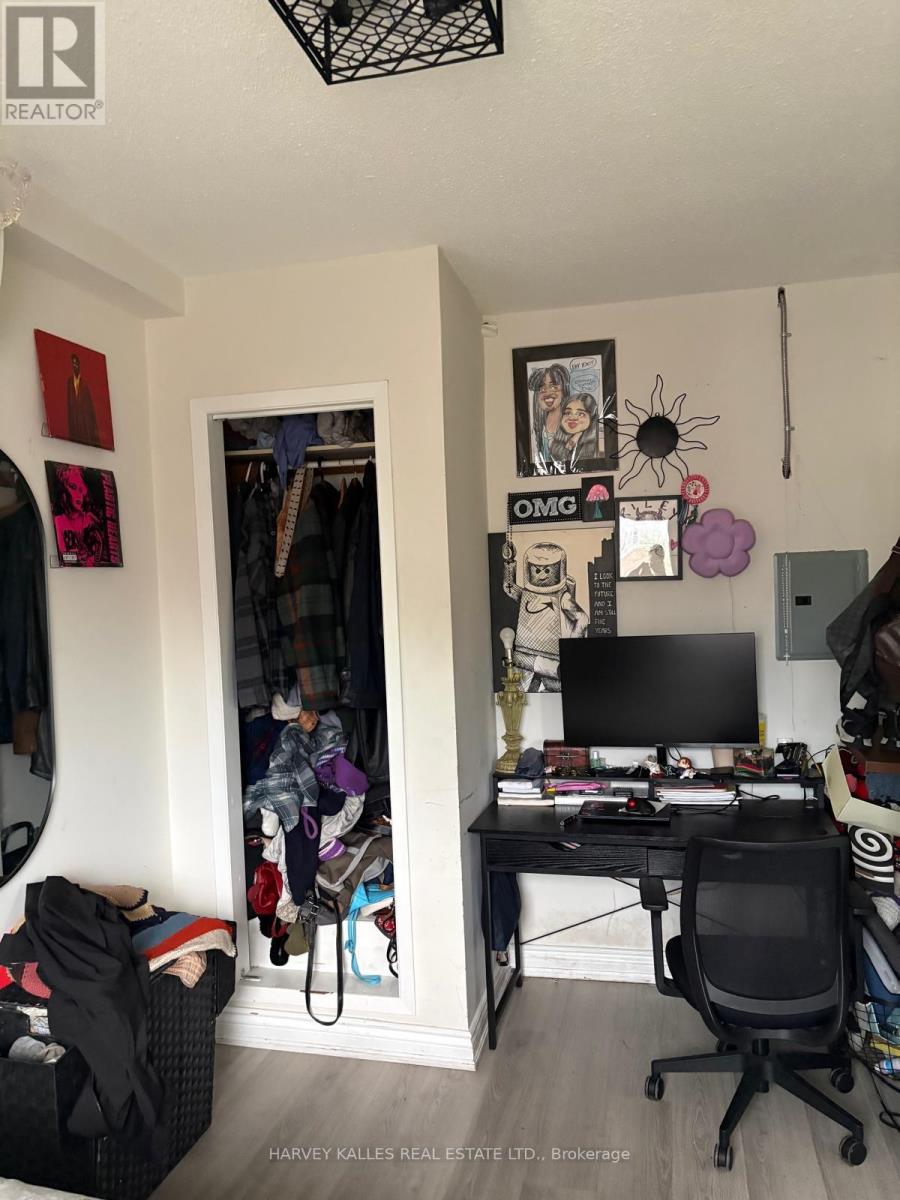 301 - 930 St Clair Avenue W, Toronto, Ontario M6C 1C8 - Photo 6 - C13514770