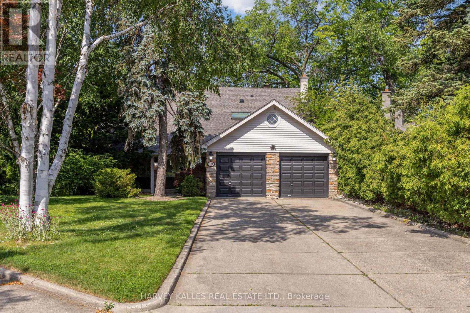 19 RIDGEGATE CRESCENT, Toronto, Ontario