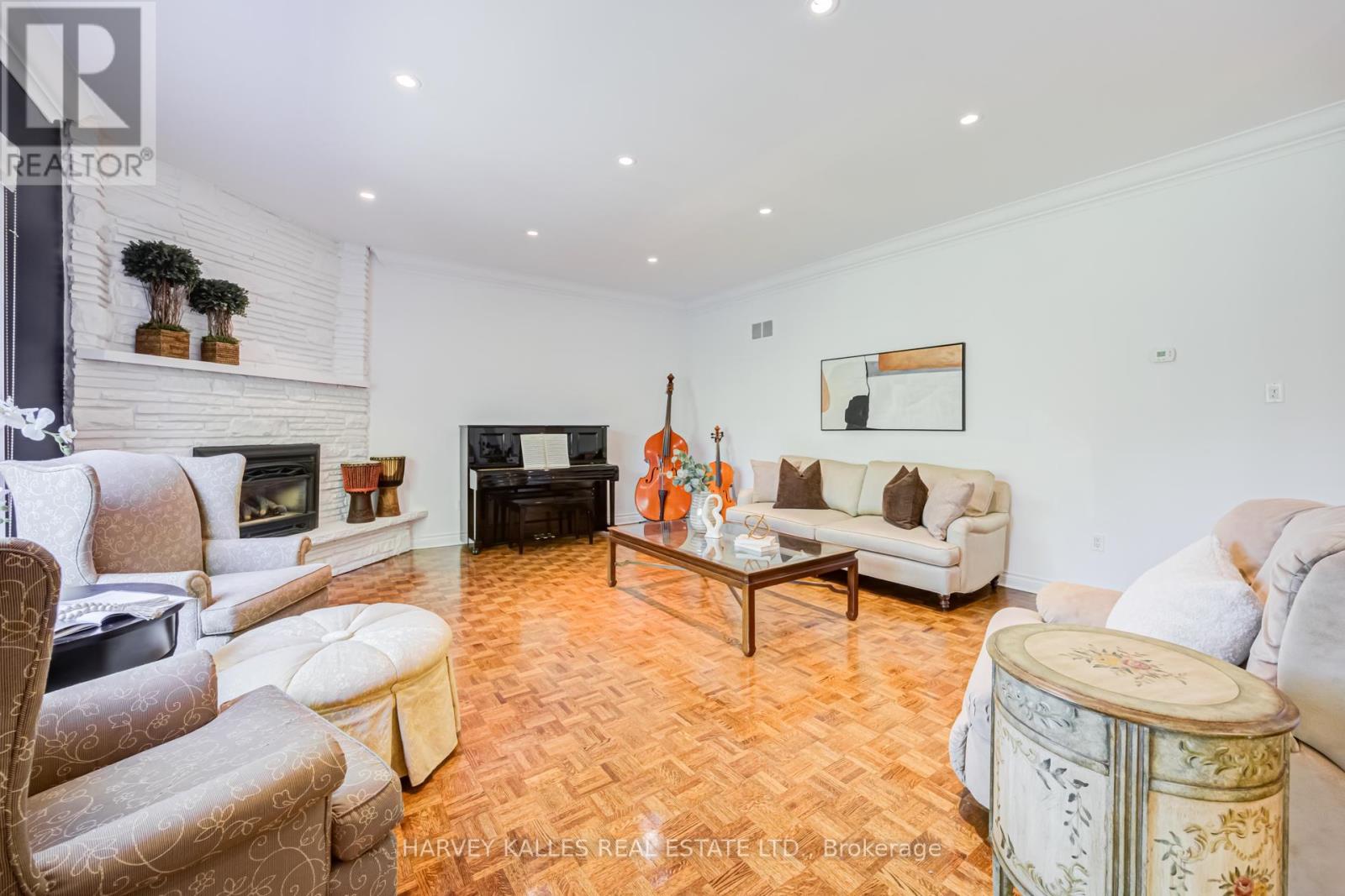 19 Ridgegate Crescent, Toronto, Ontario M8Y 2C9 - Photo 10 - W13516426
