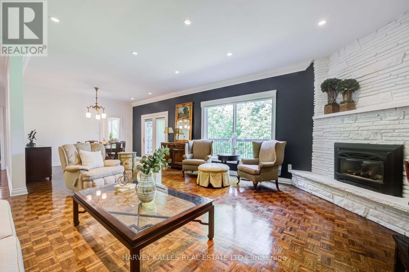 19 Ridgegate Crescent, Toronto, Ontario M8Y 2C9 - Photo 11 - W13516426