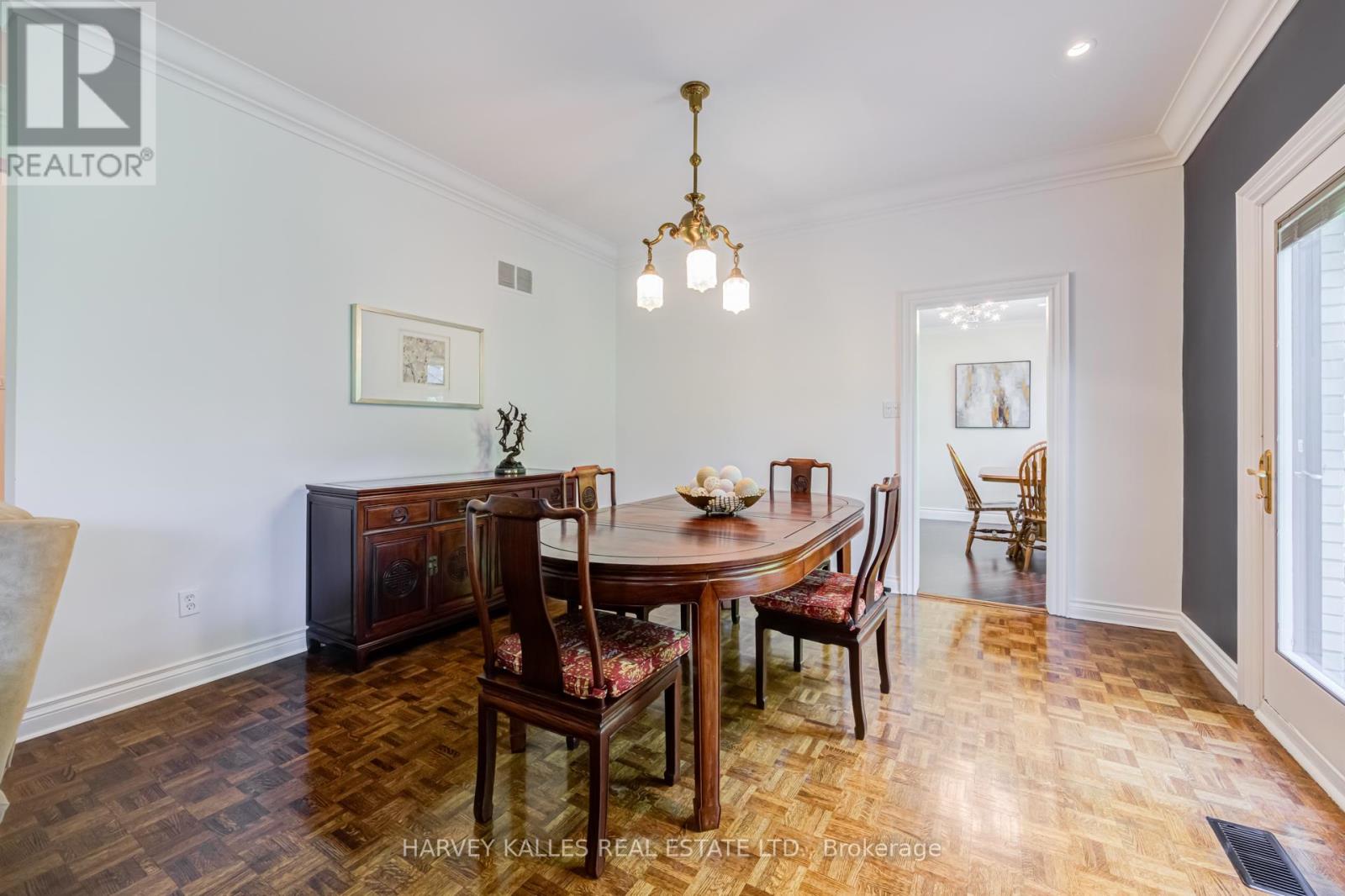 19 Ridgegate Crescent, Toronto, Ontario M8Y 2C9 - Photo 12 - W13516426