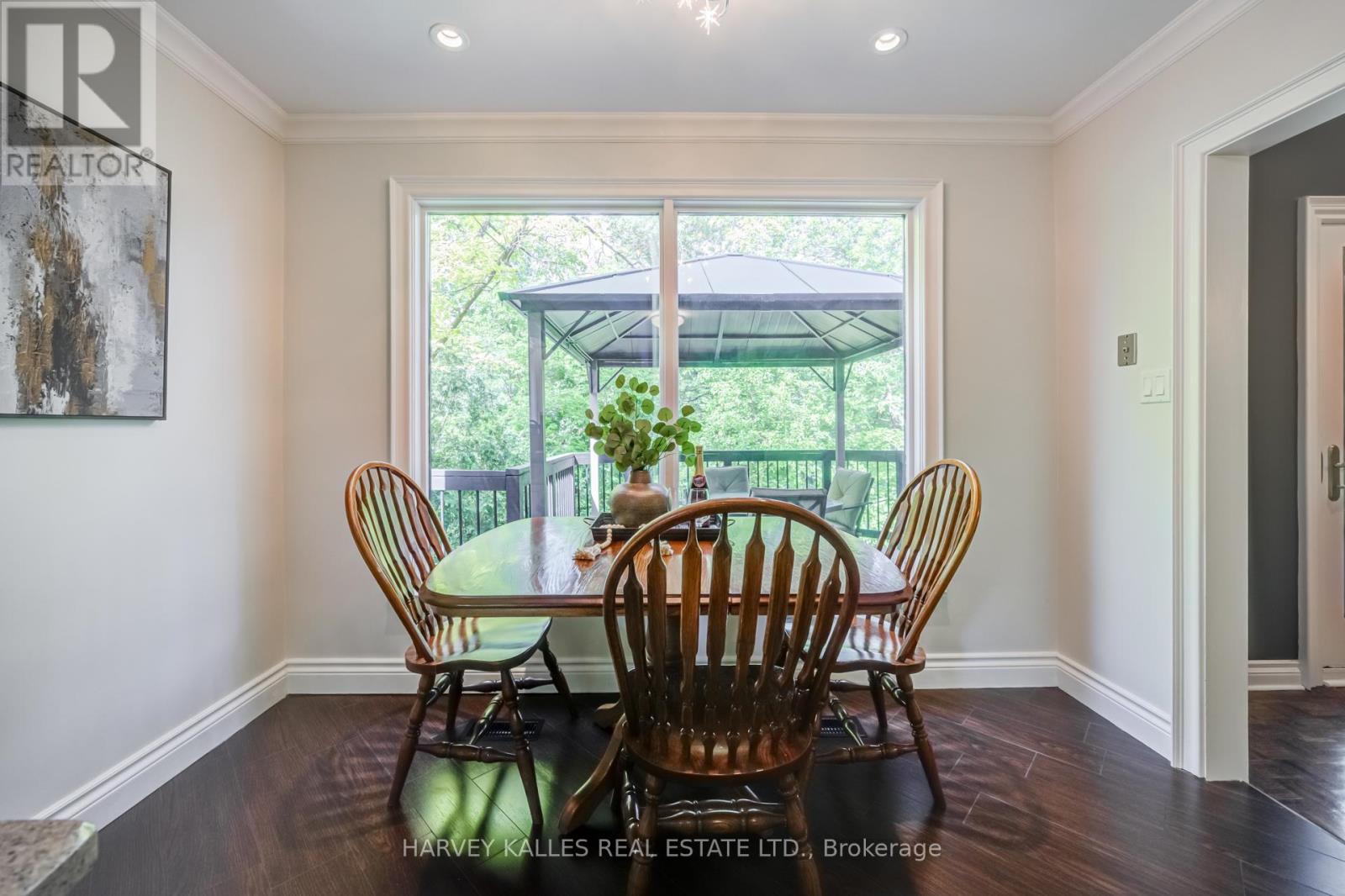 19 Ridgegate Crescent, Toronto, Ontario M8Y 2C9 - Photo 15 - W13516426