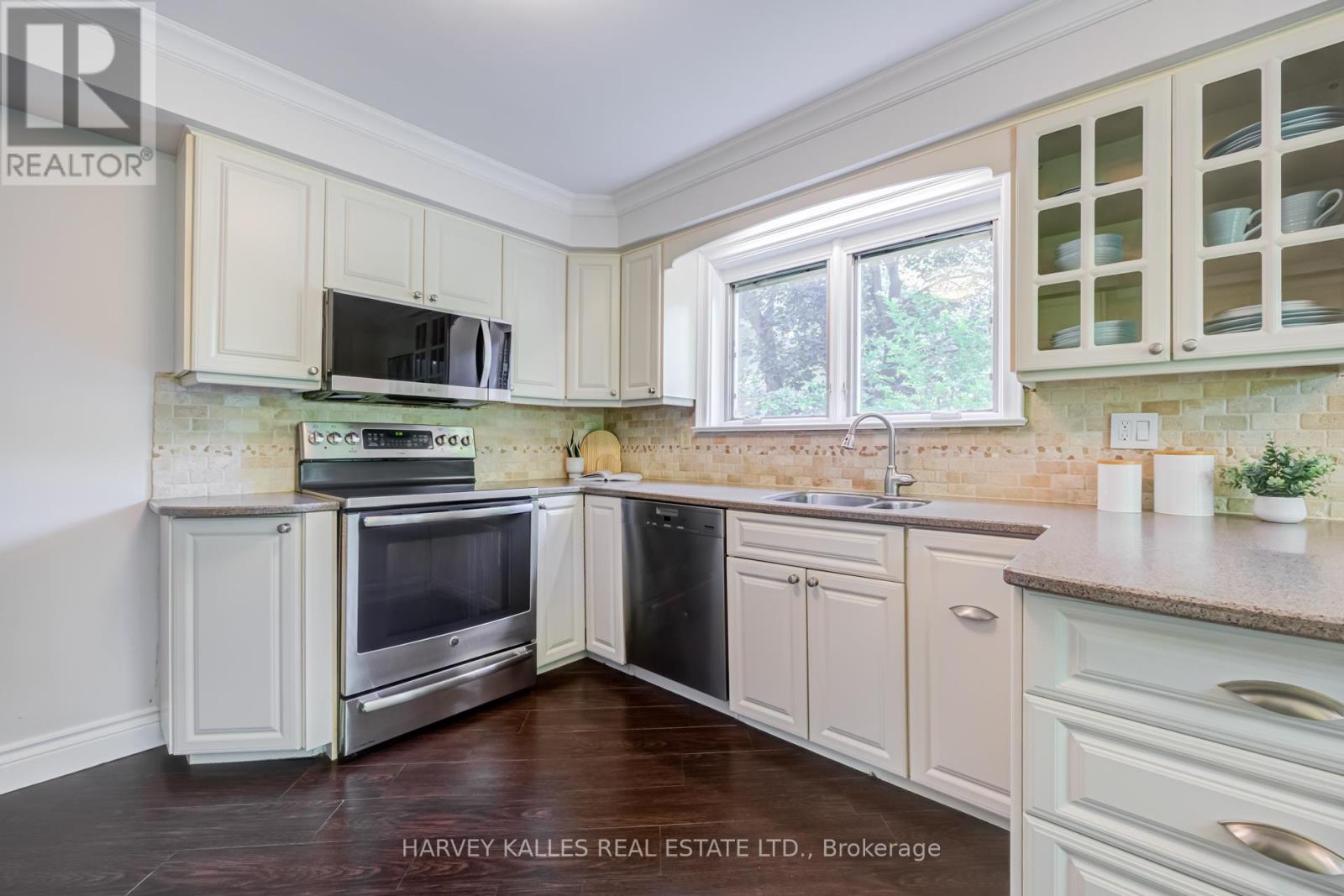 19 Ridgegate Crescent, Toronto, Ontario M8Y 2C9 - Photo 17 - W13516426