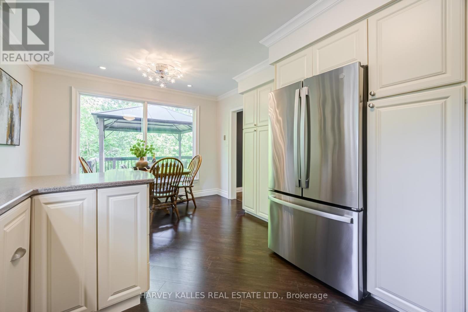 19 Ridgegate Crescent, Toronto, Ontario M8Y 2C9 - Photo 18 - W13516426