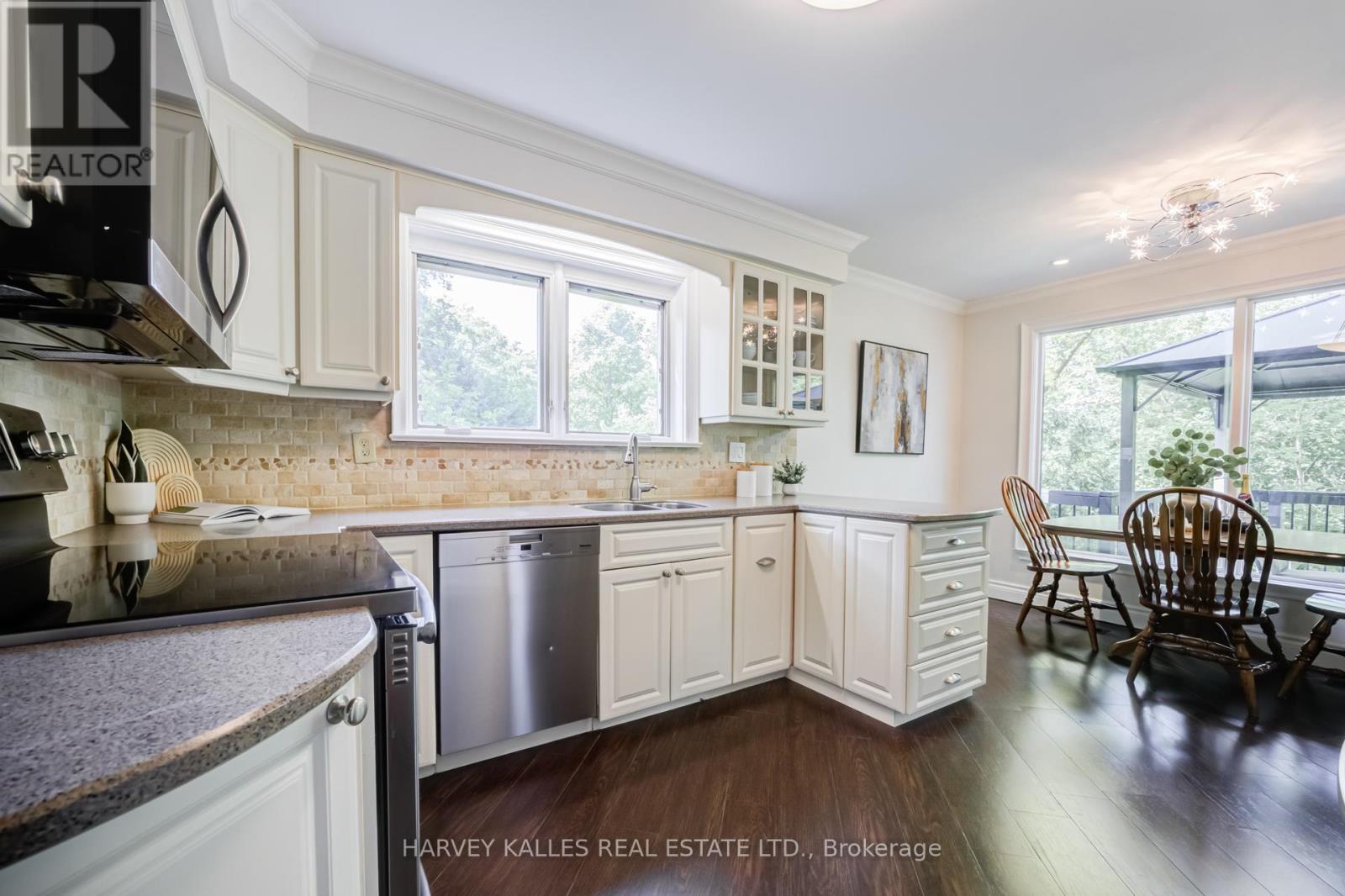 19 Ridgegate Crescent, Toronto, Ontario M8Y 2C9 - Photo 19 - W13516426