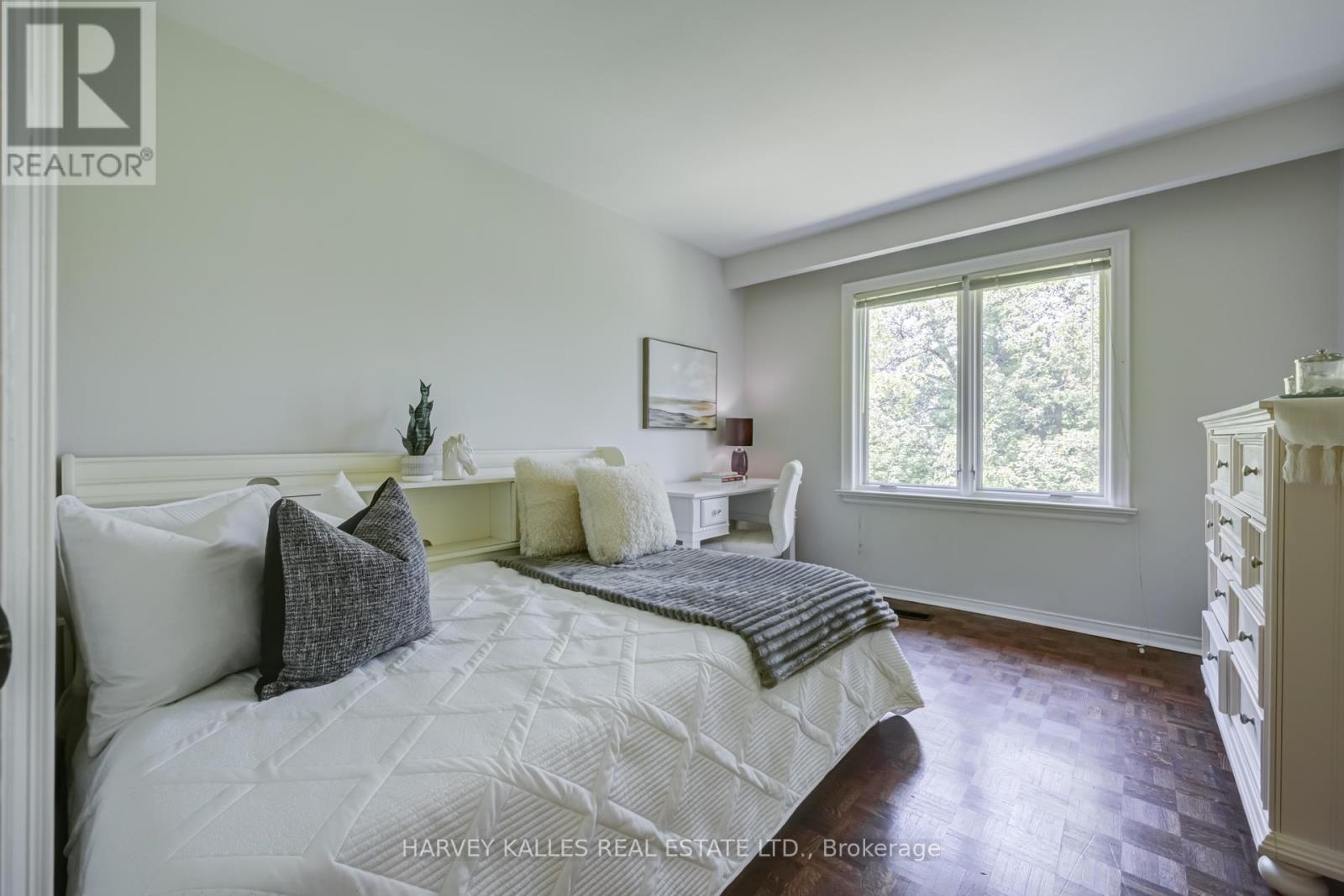 19 Ridgegate Crescent, Toronto, Ontario M8Y 2C9 - Photo 24 - W13516426