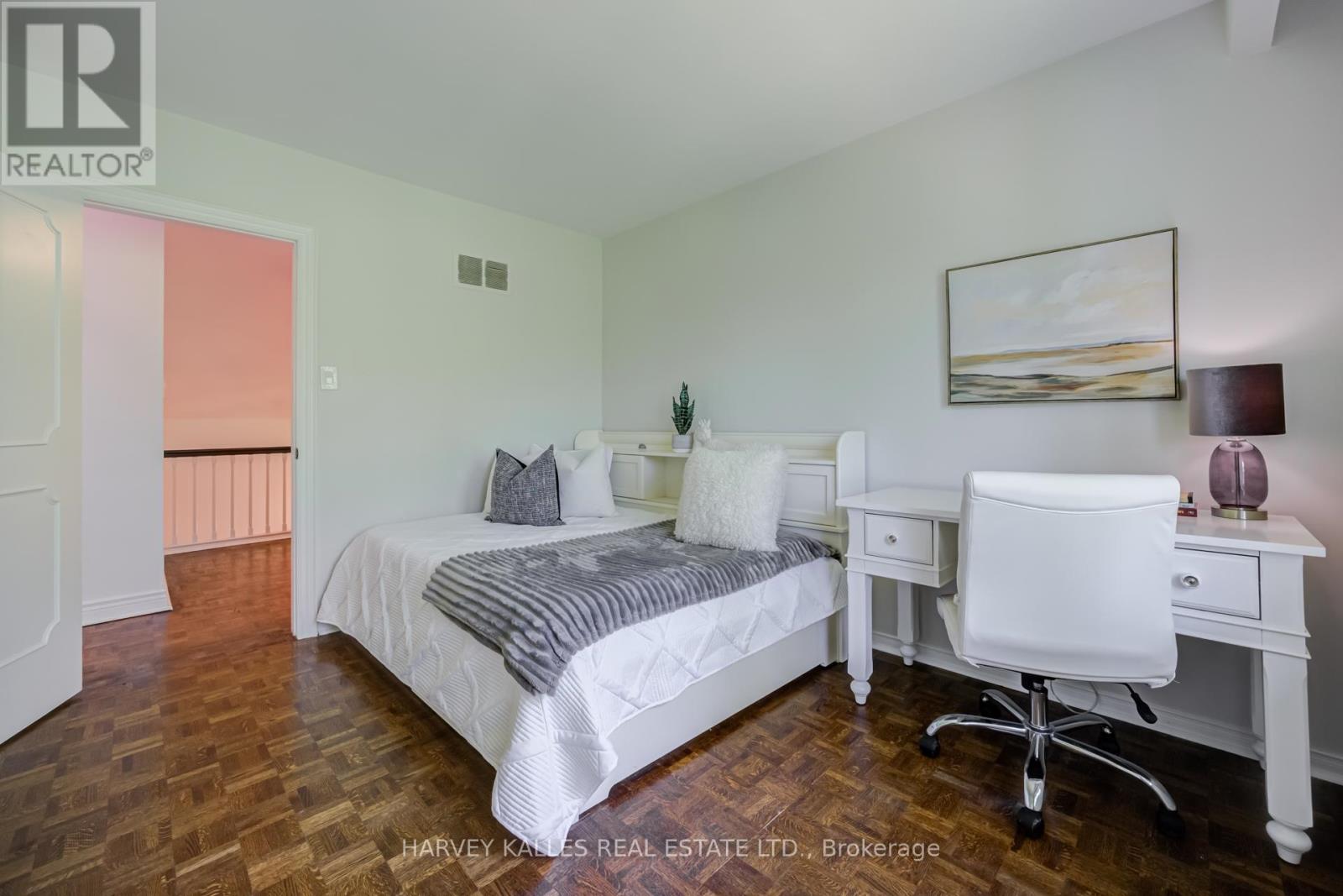 19 Ridgegate Crescent, Toronto, Ontario M8Y 2C9 - Photo 25 - W13516426