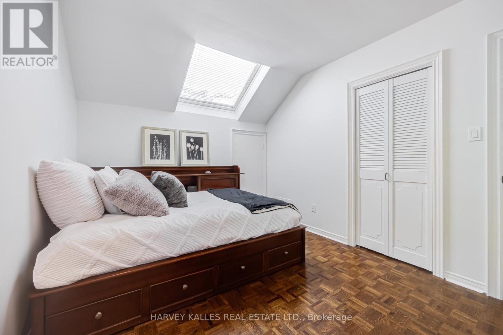 19 Ridgegate Crescent, Toronto, Ontario M8Y 2C9 - Photo 27 - W13516426