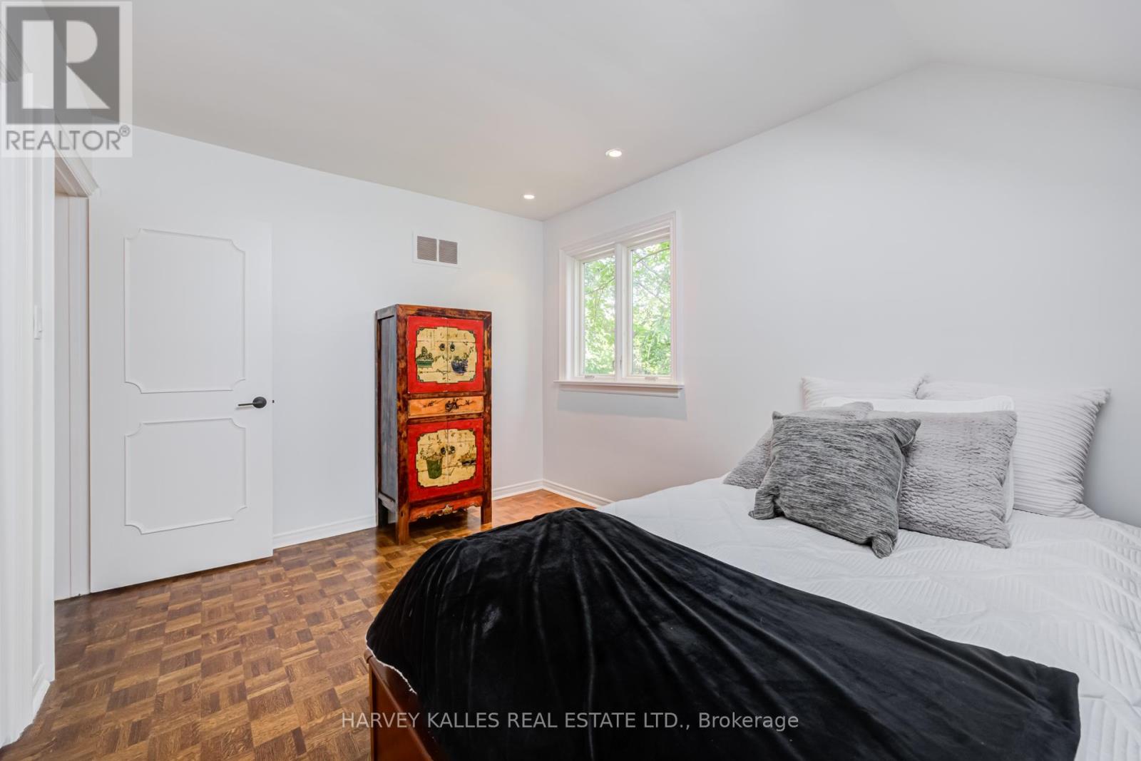 19 Ridgegate Crescent, Toronto, Ontario M8Y 2C9 - Photo 28 - W13516426