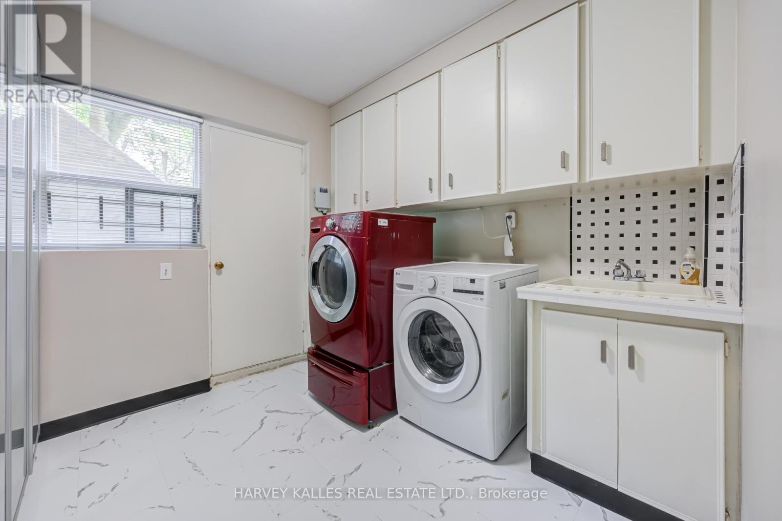 19 Ridgegate Crescent, Toronto, Ontario M8Y 2C9 - Photo 31 - W13516426