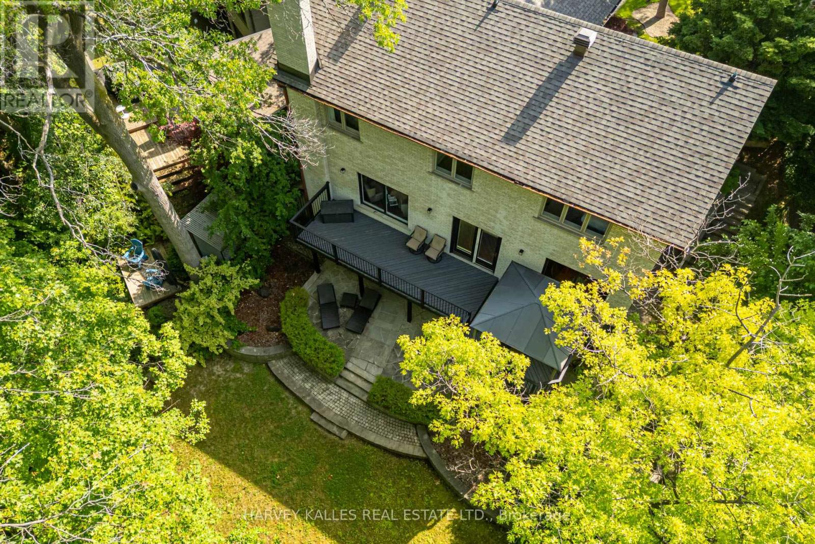 19 Ridgegate Crescent, Toronto, Ontario M8Y 2C9 - Photo 36 - W13516426