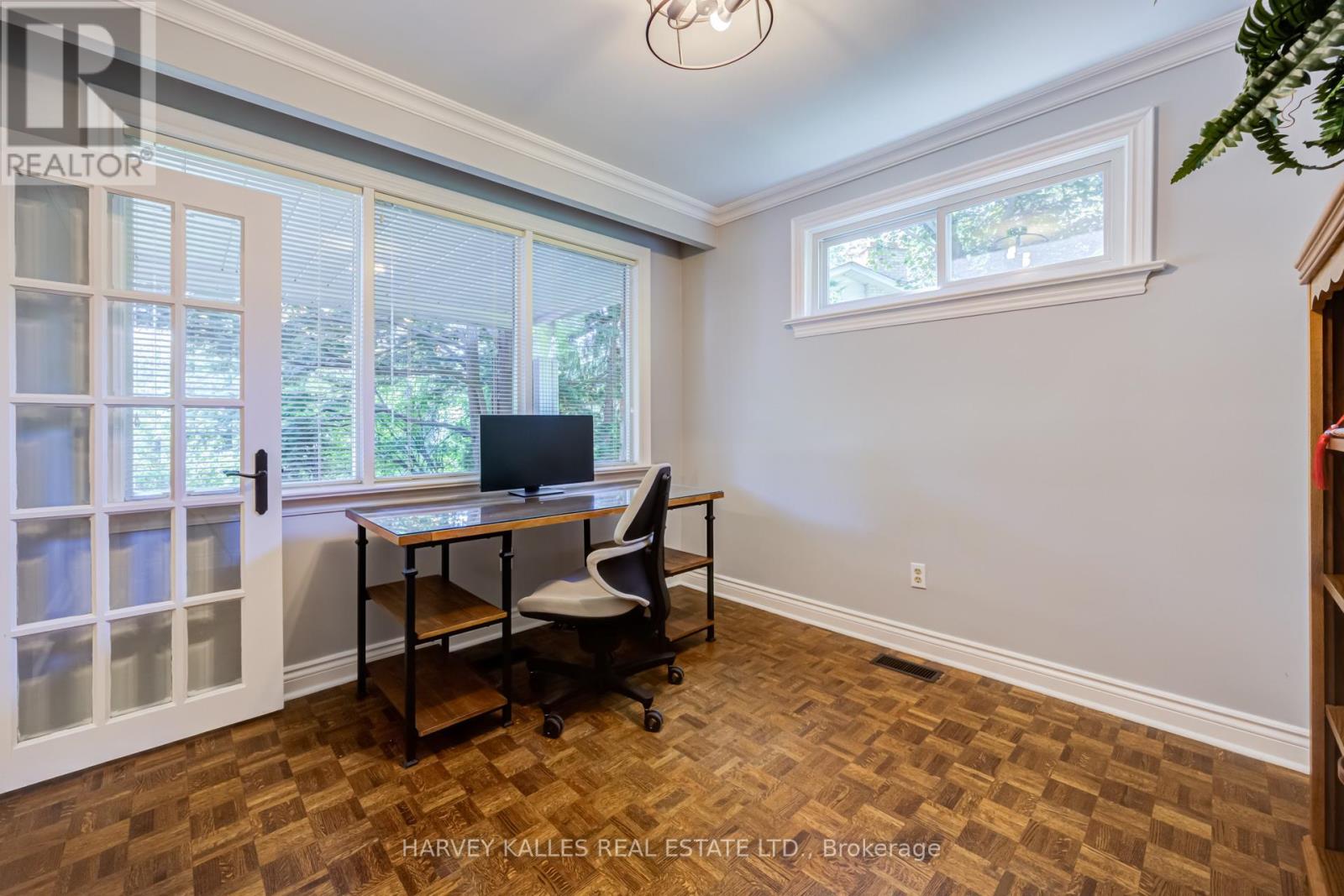 19 Ridgegate Crescent, Toronto, Ontario M8Y 2C9 - Photo 5 - W13516426