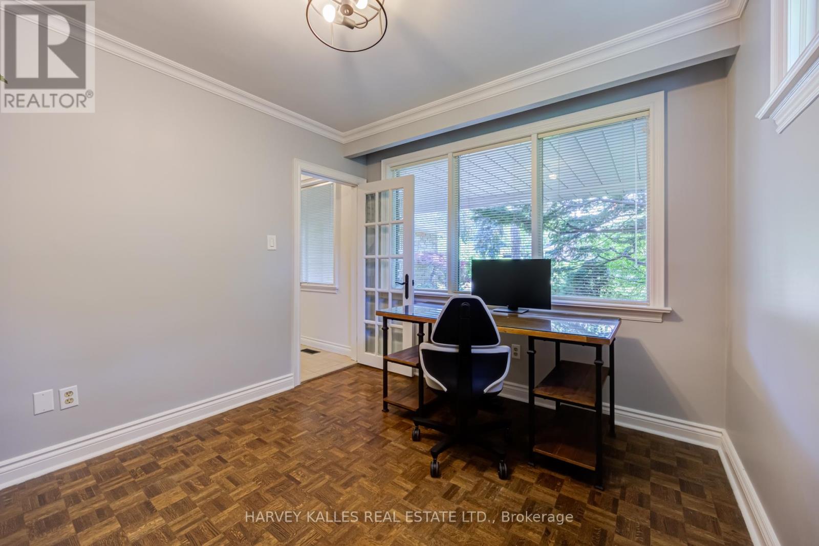 19 Ridgegate Crescent, Toronto, Ontario M8Y 2C9 - Photo 6 - W13516426