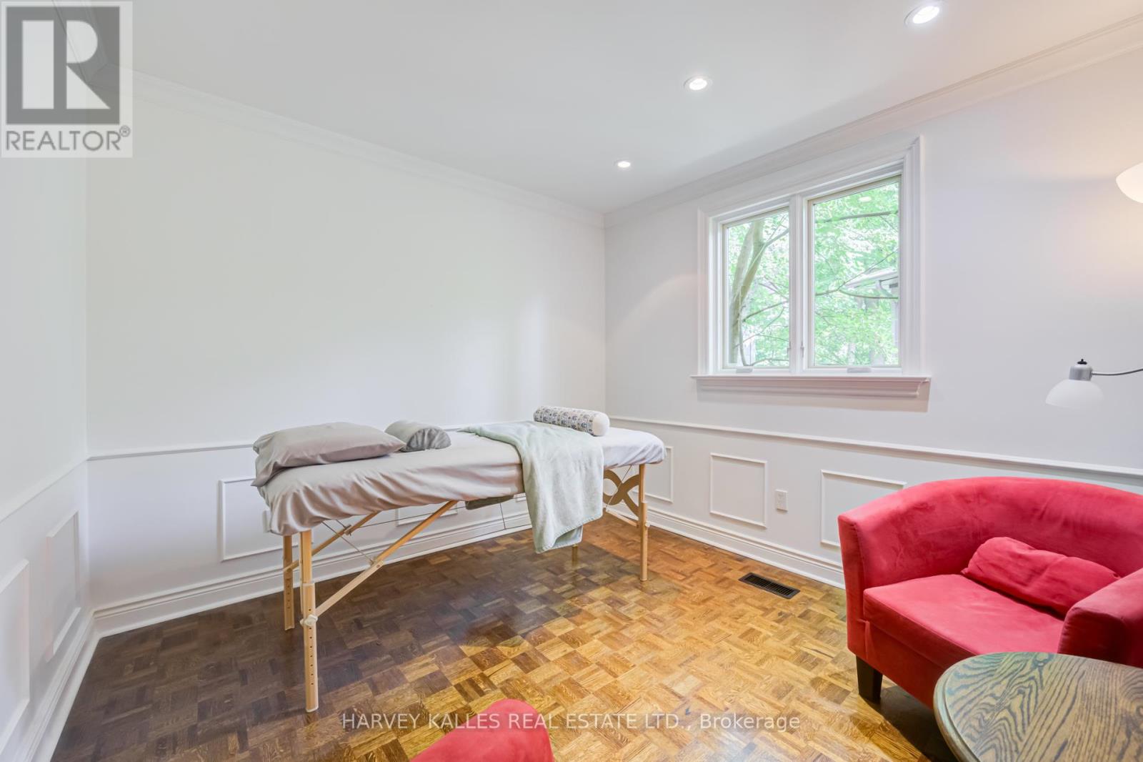 19 Ridgegate Crescent, Toronto, Ontario M8Y 2C9 - Photo 7 - W13516426