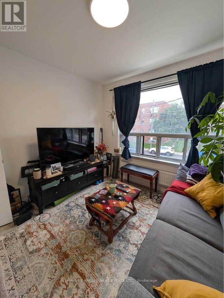1 - 1982 Eglinton Avenue W, Toronto, Ontario M6E 2J9 - Photo 3 - W13520236