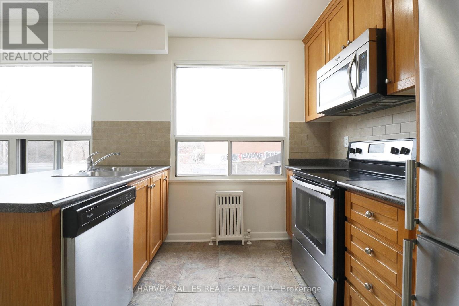 102 - 500 Gilbert Avenue, Toronto, Ontario M6E 4X5 - Photo 6 - W13522894