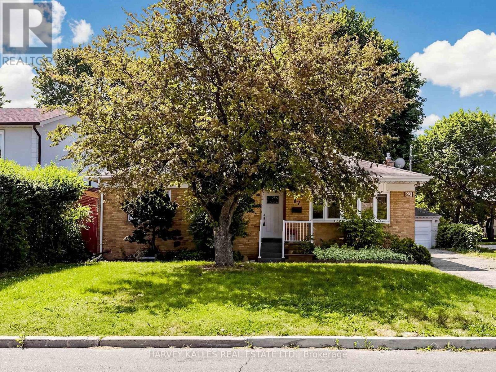 87 COMBE AVENUE, Toronto, Ontario