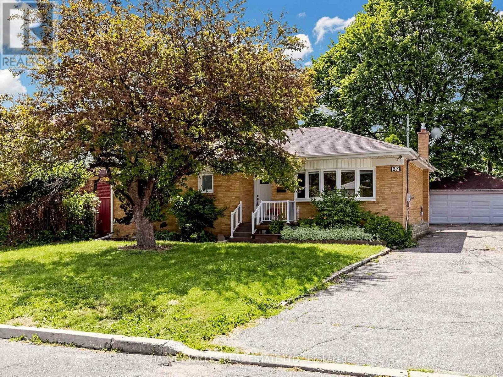 87 Combe Avenue, Toronto, Ontario M3H 4J6 - Photo 2 - C13523354