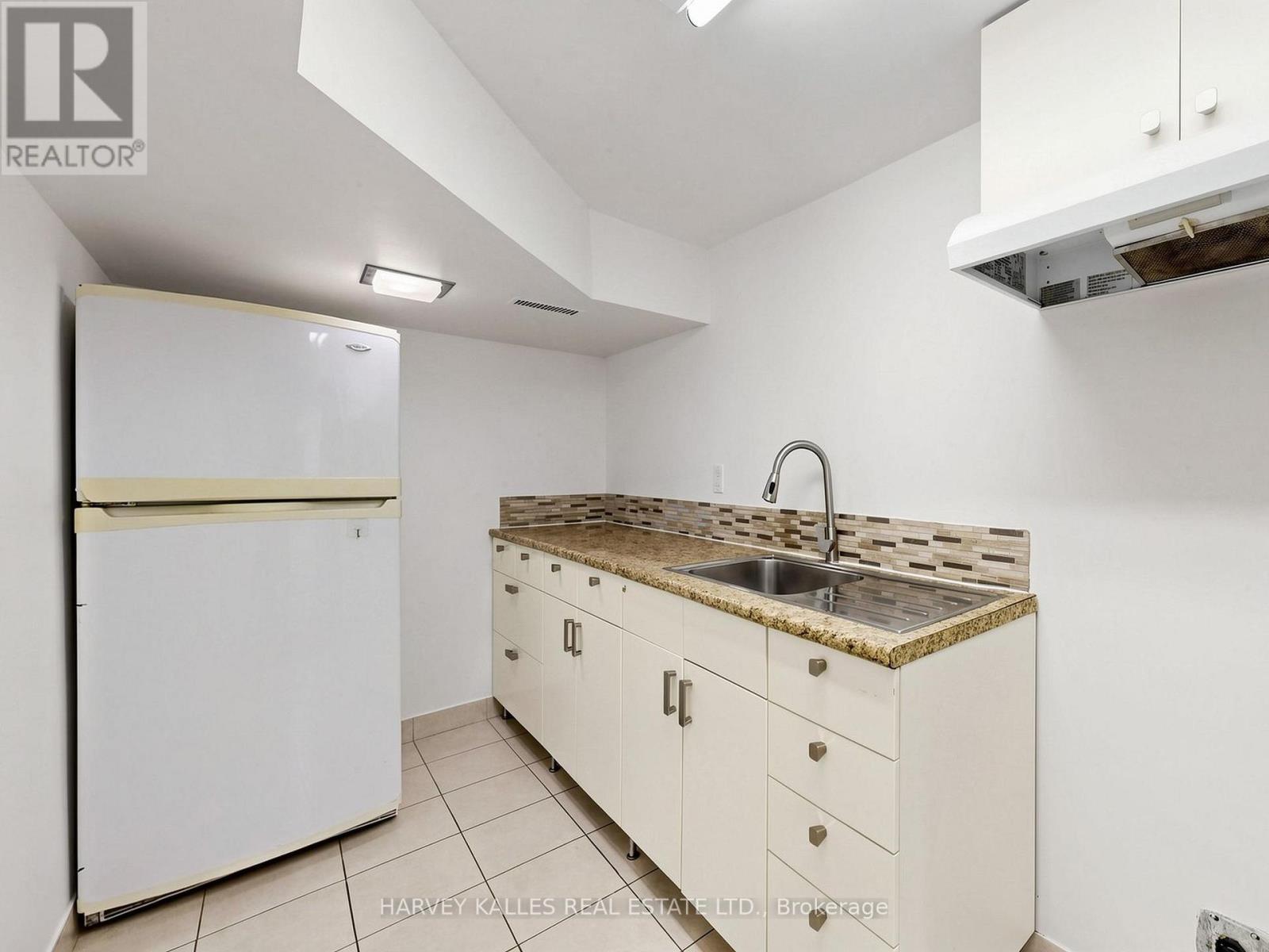 87 Combe Avenue, Toronto, Ontario M3H 4J6 - Photo 22 - C13523354