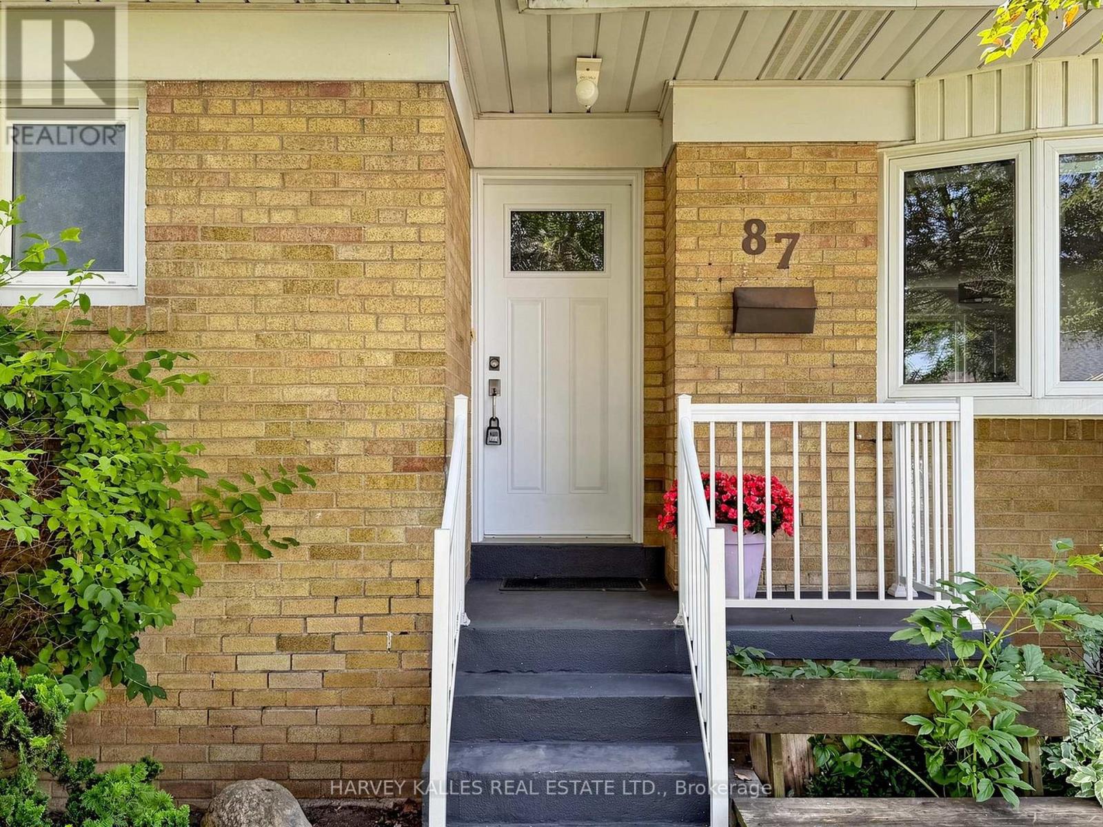 87 Combe Avenue, Toronto, Ontario M3H 4J6 - Photo 3 - C13523354