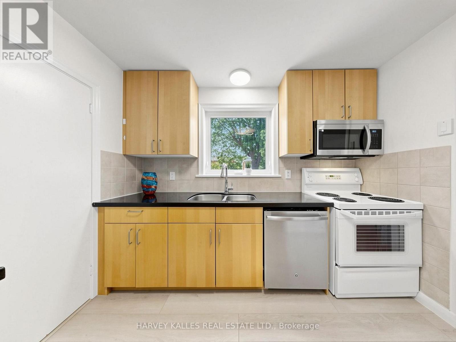 87 Combe Avenue, Toronto, Ontario M3H 4J6 - Photo 8 - C13523354