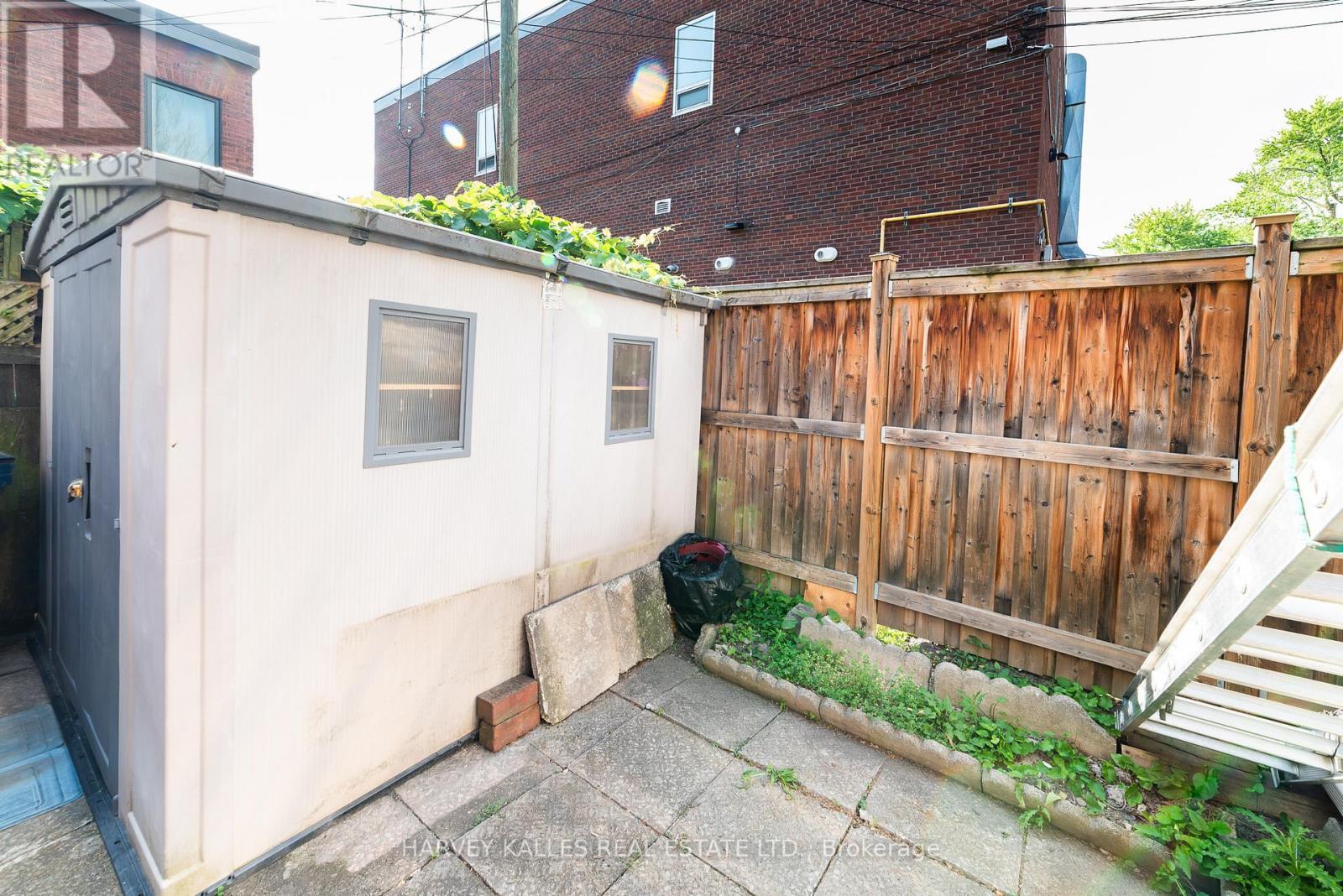 6 Crocker Avenue, Toronto, Ontario M6J 1K5 - Photo 10 - C13525734