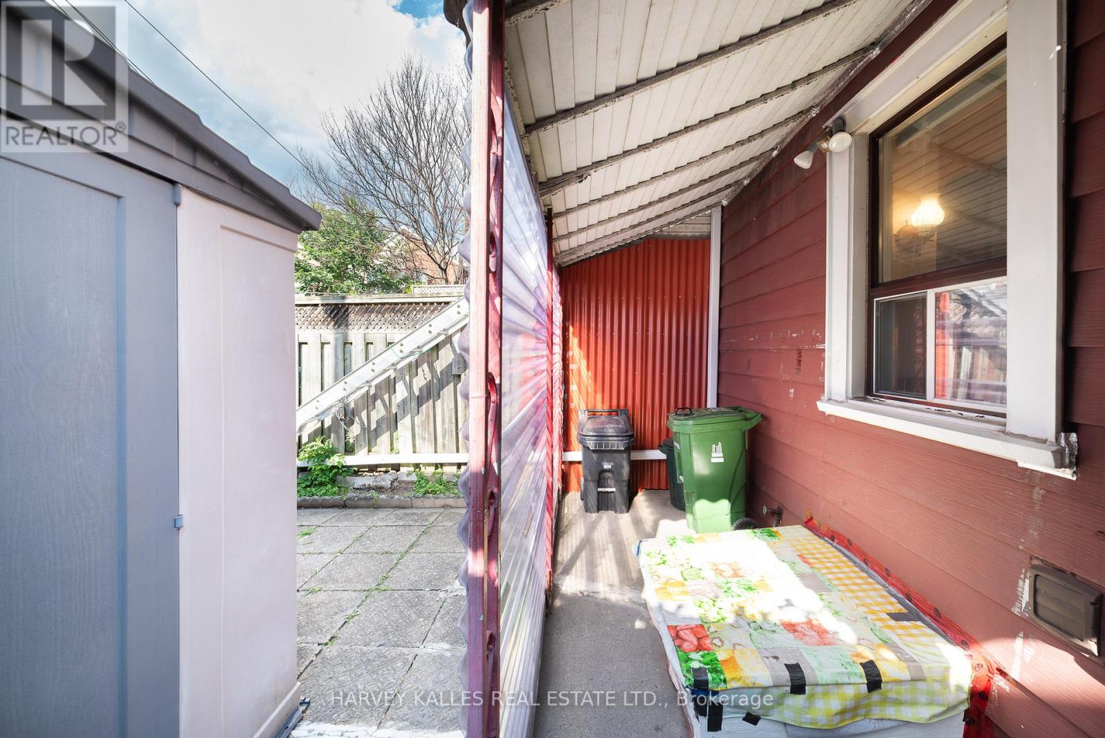 6 Crocker Avenue, Toronto, Ontario M6J 1K5 - Photo 11 - C13525734