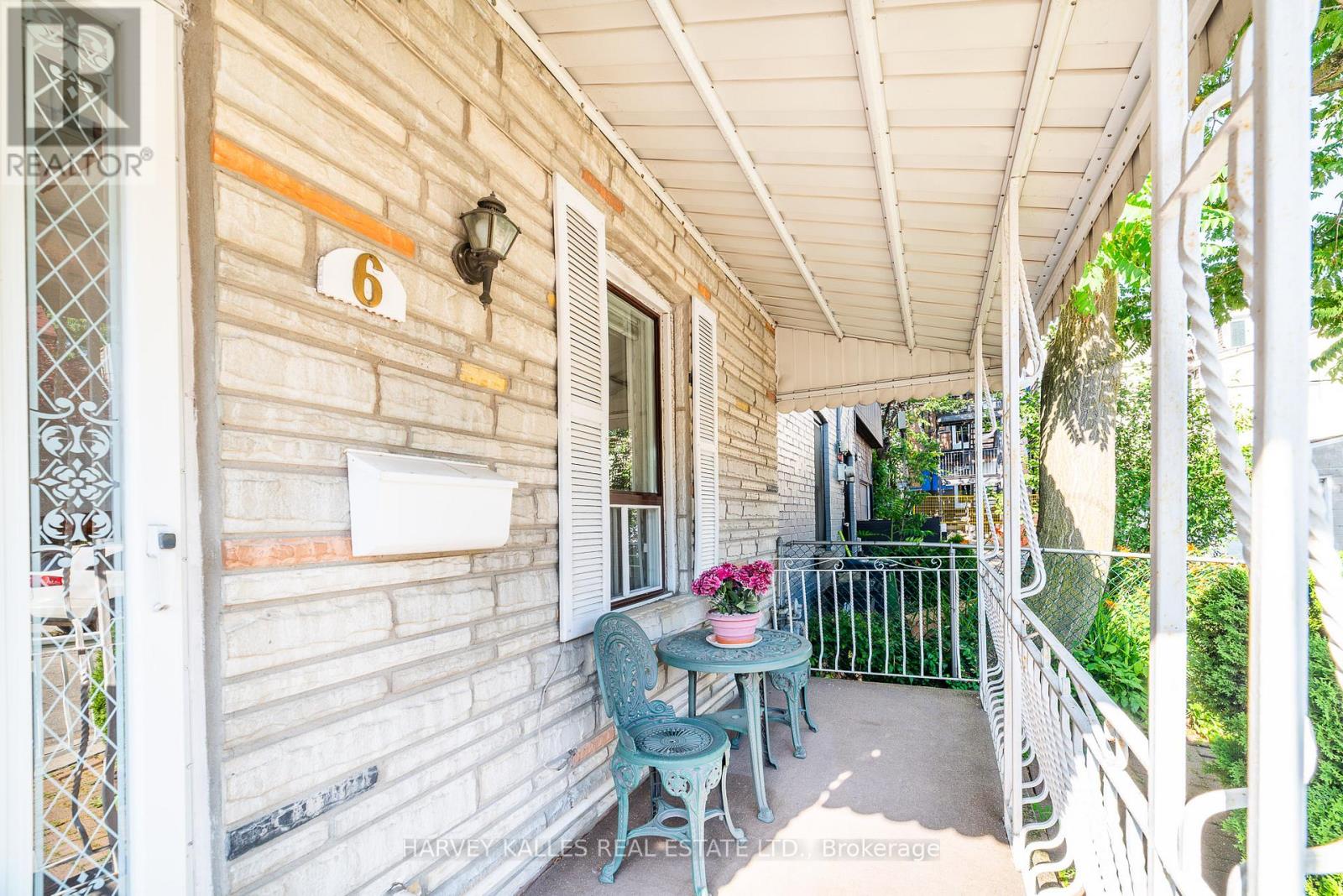 6 Crocker Avenue, Toronto, Ontario M6J 1K5 - Photo 3 - C13525734