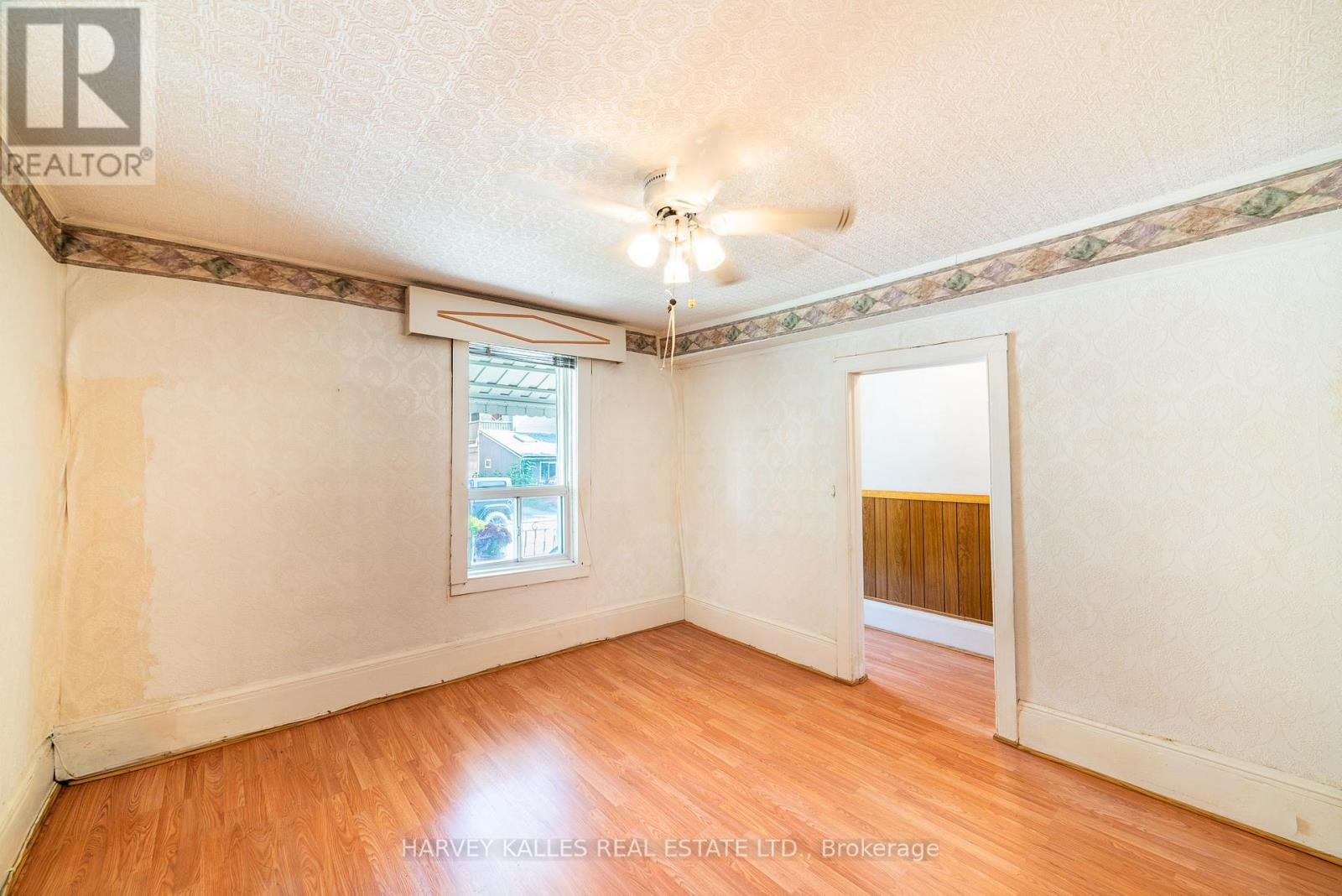 6 Crocker Avenue, Toronto, Ontario M6J 1K5 - Photo 4 - C13525734